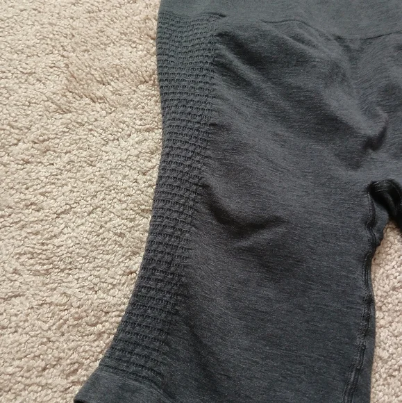 Alphalete High Rise Biker Shorts Dark Gray - Picture 4 of 6